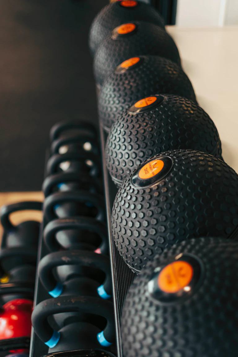 Ketlebells i pilotes medicinals — KOAX Studio